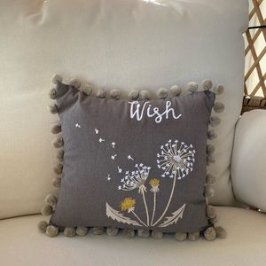 Small wish pom-pom gray pillow